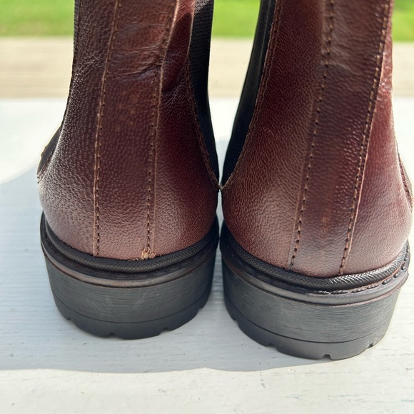 Little Boys Size 1.5 Vince Camuto Brown Chelsea Boots - Picture 5 of 6